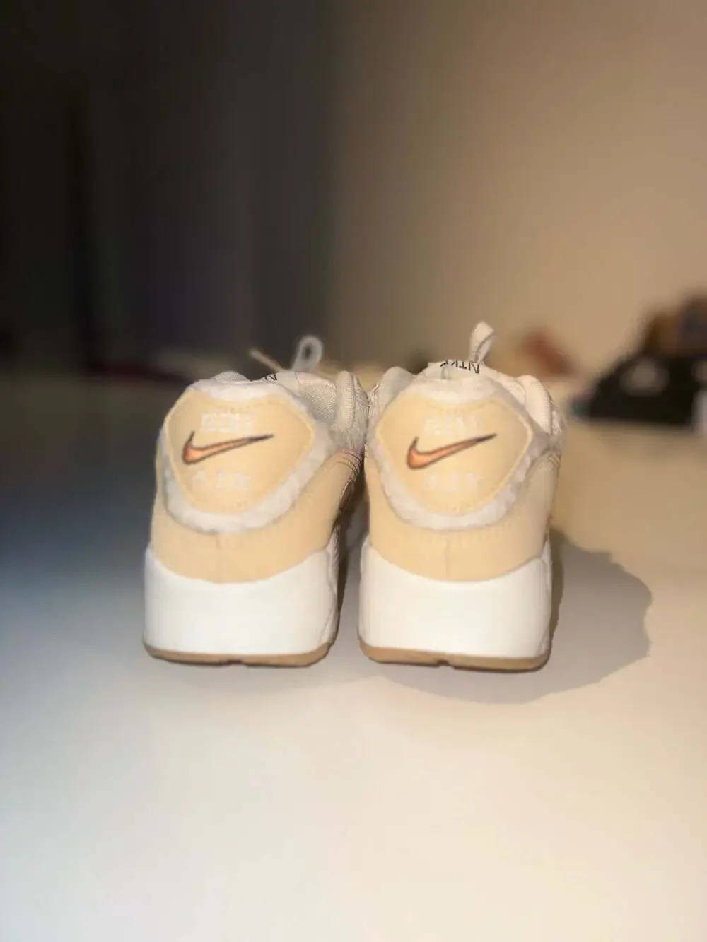 Nike Air Max 90 Sun Club Sneakers